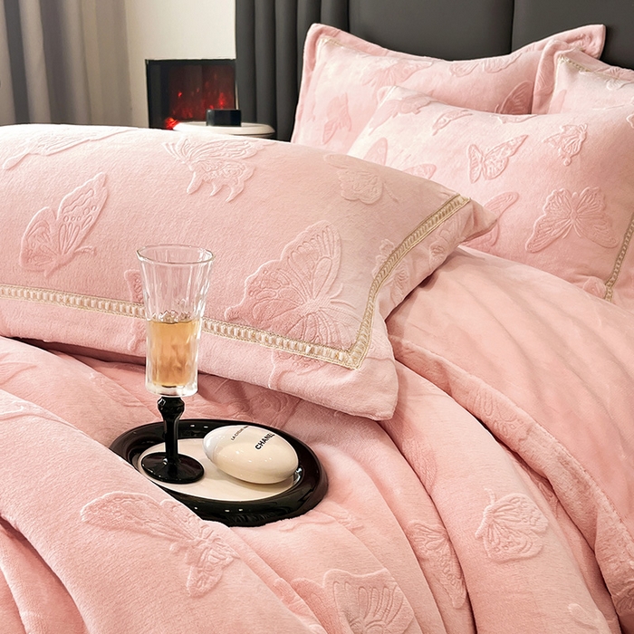 91家纺网 家纺一手货源 找家纺 妮恒美家纺 2025新款10斤床盖款牛奶绒四件套（控价最低价不得低于198） 床盖款-暖心玉