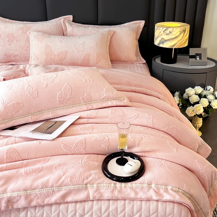 91家纺网 家纺一手货源 找家纺 妮恒美家纺 2025新款10斤床盖款牛奶绒四件套（控价最低价不得低于198） 床盖款-暖心玉