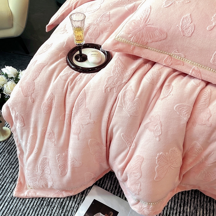 91家纺网 家纺一手货源 找家纺 妮恒美家纺 2025新款10斤床盖款牛奶绒四件套（控价最低价不得低于198） 床盖款-暖心玉