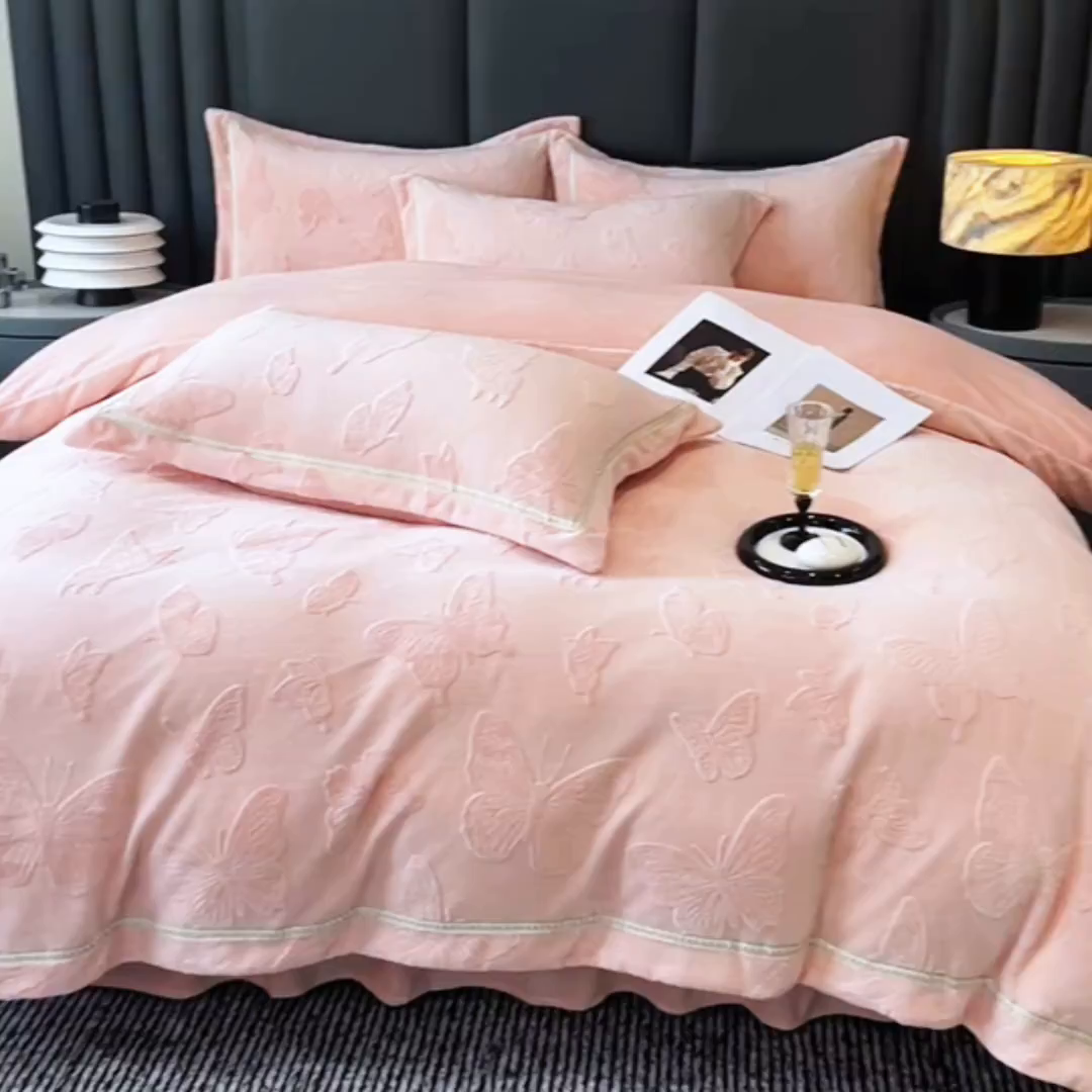 91家纺网 家纺一手货源 找家纺 妮恒美家纺 2025新款10斤床盖款牛奶绒四件套（控价最低价不得低于198） 床盖款-暖心玉