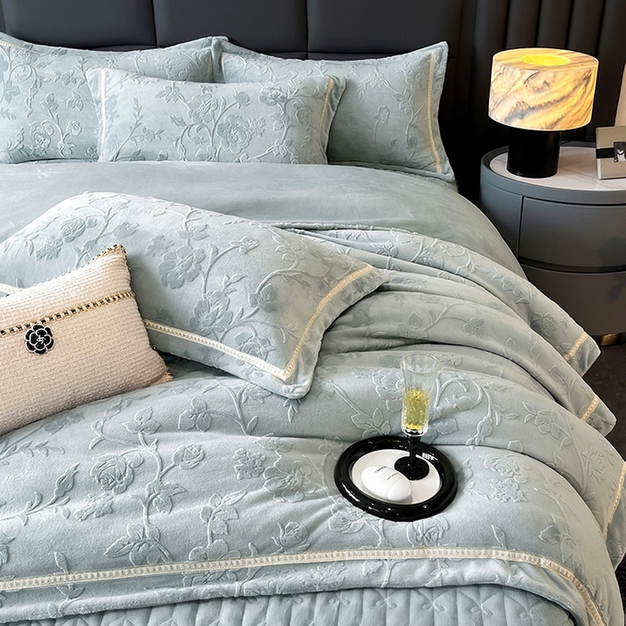 91家纺网 家纺一手货源 找家纺 妮恒美家纺 2025新款10斤床盖款牛奶绒四件套（控价最低价不得低于198） 床盖款-浅灰绿