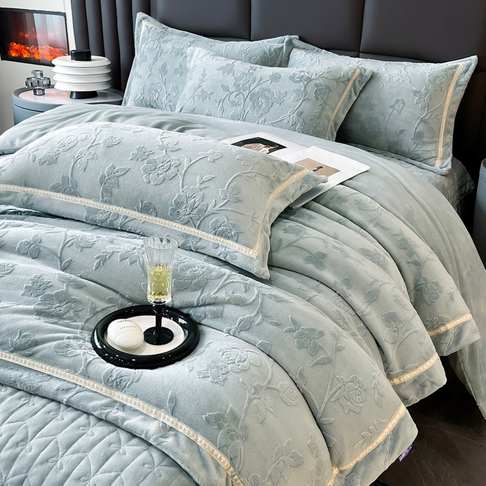 91家纺网 家纺一手货源 找家纺 妮恒美家纺 2025新款10斤床盖款牛奶绒四件套（控价最低价不得低于198） 床盖款-浅灰绿