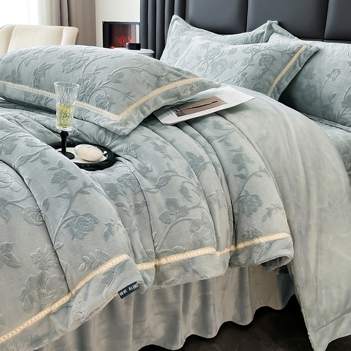 91家纺网 家纺一手货源 找家纺 妮恒美家纺 2025新款10斤床盖款牛奶绒四件套（控价最低价不得低于198） 床盖款-浅灰绿