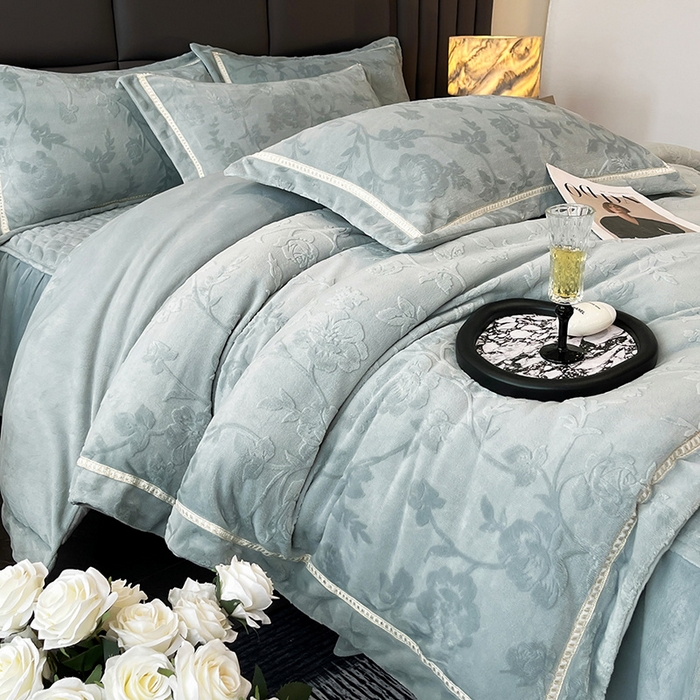 91家纺网 家纺一手货源 找家纺 妮恒美家纺 2025新款10斤床盖款牛奶绒四件套（控价最低价不得低于198） 床盖款-浅灰绿