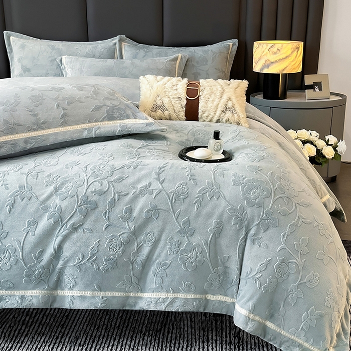 91家纺网 家纺一手货源 找家纺 妮恒美家纺 2025新款10斤床盖款牛奶绒四件套（控价最低价不得低于198） 床盖款-浅灰绿