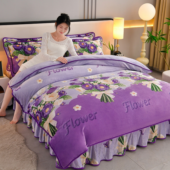 91家纺网 家纺一手货源 找家纺 （总） 妮恒美 2025新款牛奶绒印花床裙款四件套法莱绒四件套珊瑚金貂绒四件套