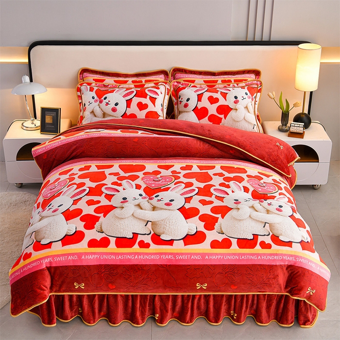 91家纺网 家纺一手货源 找家纺  妮恒美 2025新款牛奶绒印花床裙款四件套法莱绒四件套珊瑚金貂绒四件套 爱心兔兔