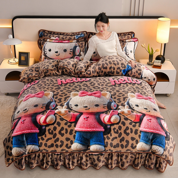 91家纺网 家纺一手货源 找家纺 妮恒美 2025新款牛奶绒印花床裙款四件套法莱绒四件套珊瑚金貂绒四件套 豹纹猫