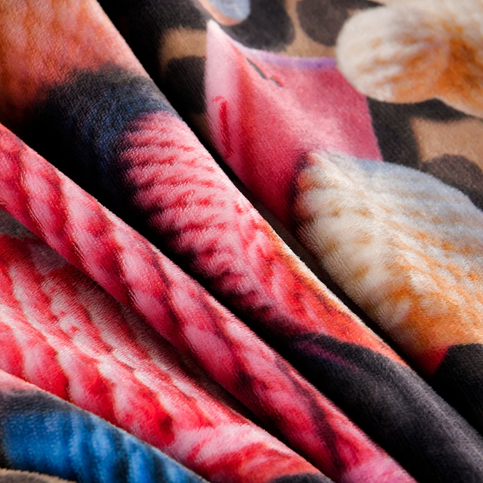 91家纺网 家纺一手货源 找家纺 妮恒美 2025新款牛奶绒印花床裙款四件套法莱绒四件套珊瑚金貂绒四件套 豹纹猫