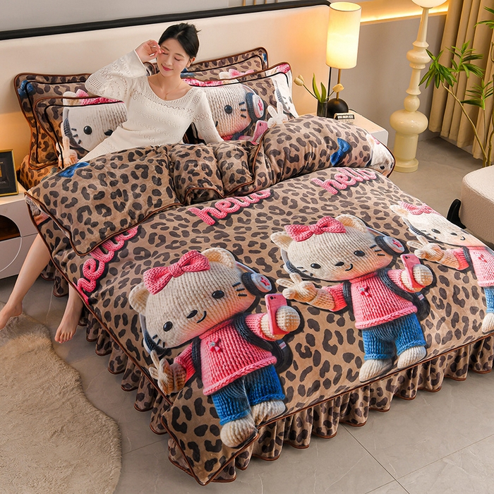 91家纺网 家纺一手货源 找家纺 妮恒美 2025新款牛奶绒印花床裙款四件套法莱绒四件套珊瑚金貂绒四件套 豹纹猫