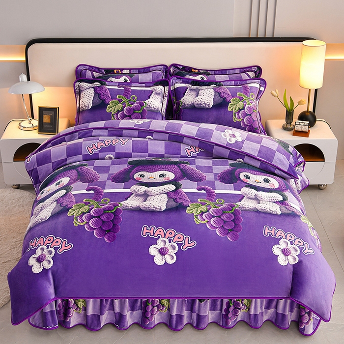 91家纺网 家纺一手货源 找家纺  妮恒美 2025新款牛奶绒印花床裙款四件套法莱绒四件套珊瑚金貂绒四件套 潮牌库洛