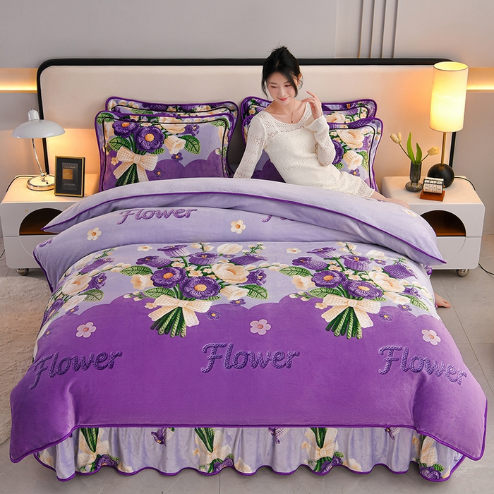 91家纺网 家纺一手货源 找家纺 妮恒美 2025新款牛奶绒印花床裙款四件套法莱绒四件套珊瑚金貂绒四件套 淡香怡人