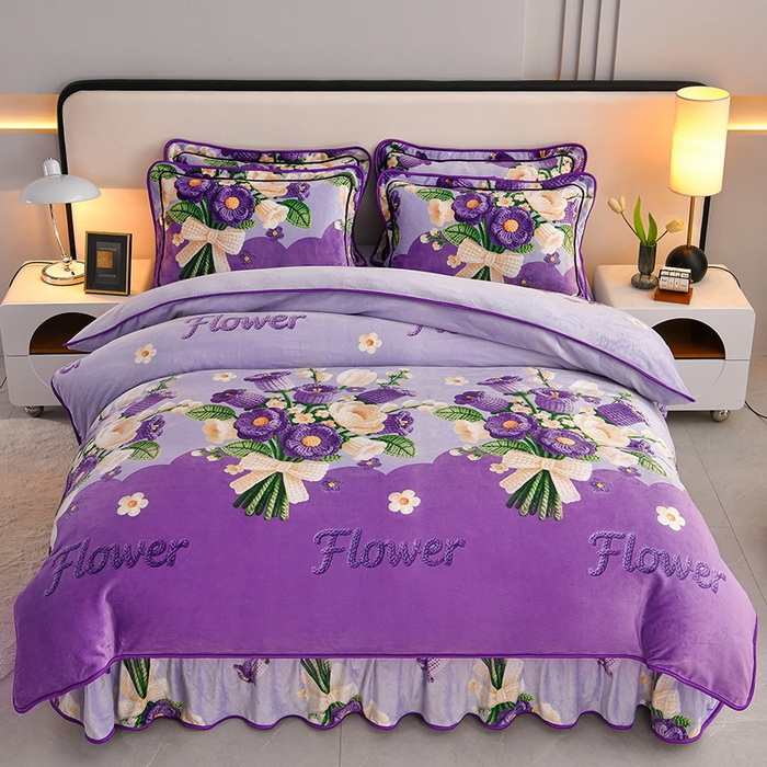 91家纺网 家纺一手货源 找家纺 妮恒美 2025新款牛奶绒印花床裙款四件套法莱绒四件套珊瑚金貂绒四件套 淡香怡人