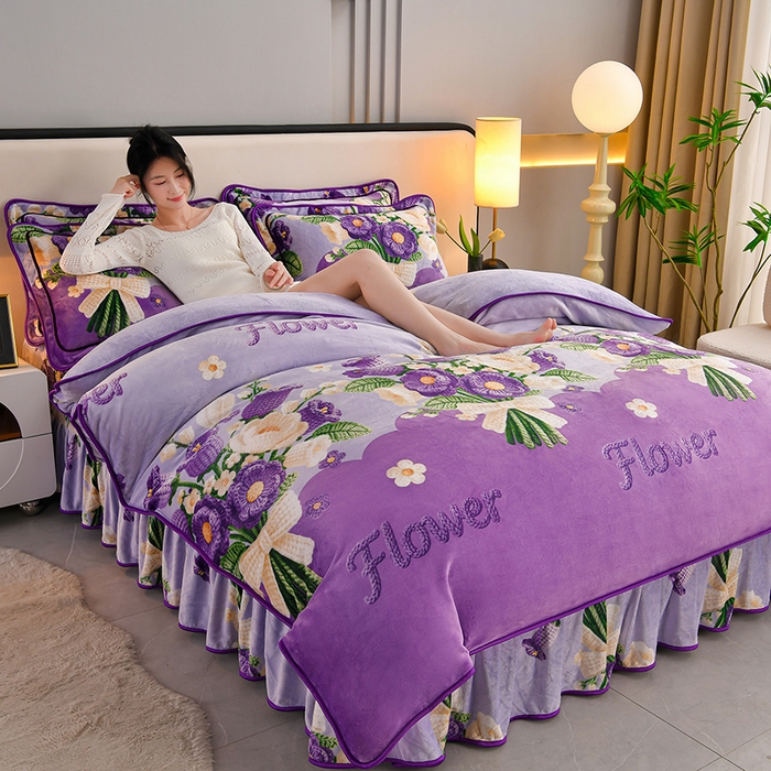 91家纺网 家纺一手货源 找家纺 妮恒美 2025新款牛奶绒印花床裙款四件套法莱绒四件套珊瑚金貂绒四件套 淡香怡人