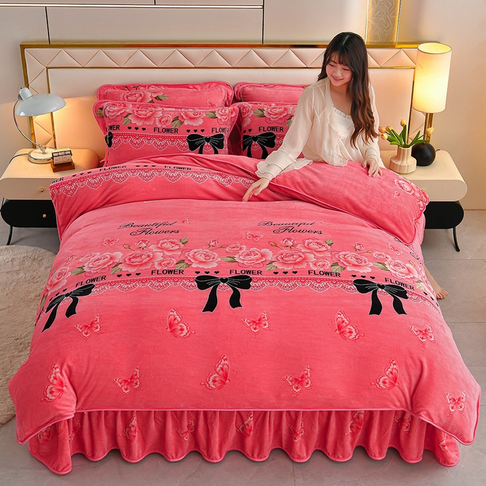 91家纺网 家纺一手货源 找家纺 妮恒美 2025新款牛奶绒印花床裙款四件套法莱绒四件套珊瑚金貂绒四件套 粉恋