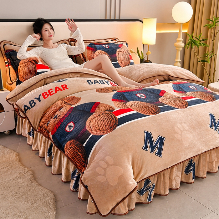 91家纺网 家纺一手货源 找家纺 妮恒美 2025新款牛奶绒印花床裙款四件套法莱绒四件套珊瑚金貂绒四件套 酷酷熊