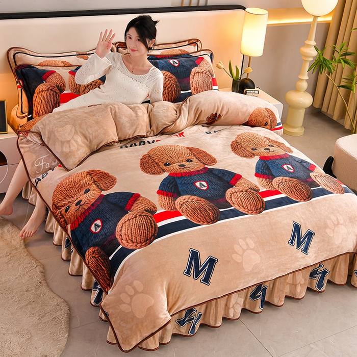 91家纺网 家纺一手货源 找家纺 妮恒美 2025新款牛奶绒印花床裙款四件套法莱绒四件套珊瑚金貂绒四件套 酷酷熊