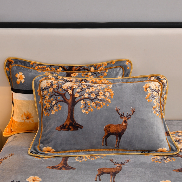 91家纺网 家纺一手货源 找家纺  妮恒美 2025新款牛奶绒印花床裙款四件套法莱绒四件套珊瑚金貂绒四件套 麋鹿森林