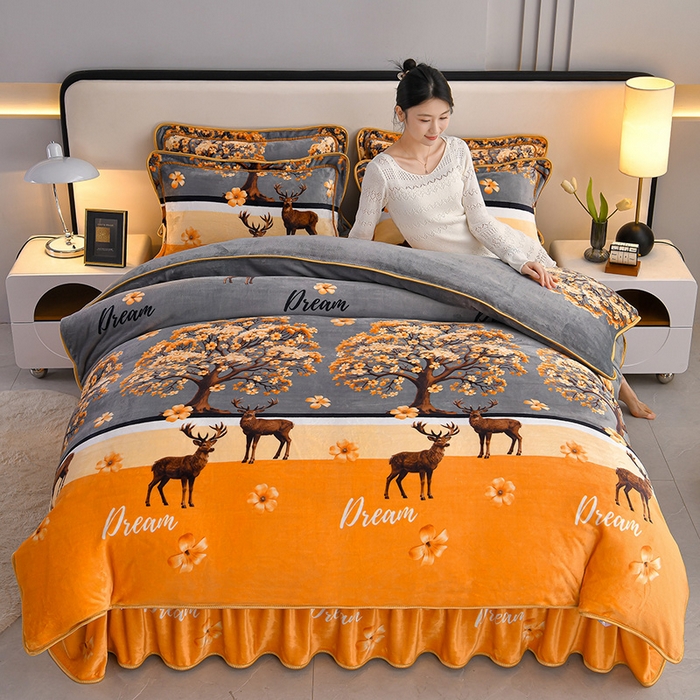 91家纺网 家纺一手货源 找家纺  妮恒美 2025新款牛奶绒印花床裙款四件套法莱绒四件套珊瑚金貂绒四件套 麋鹿森林