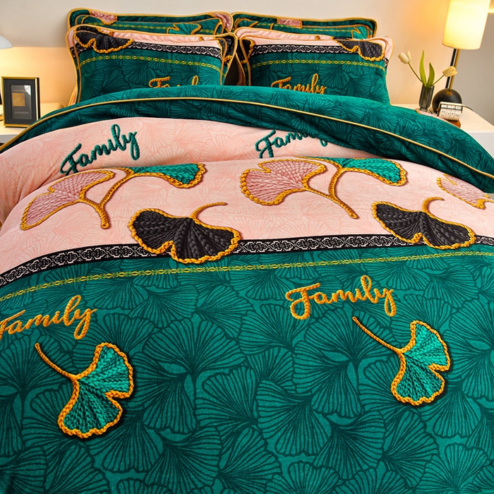 91家纺网 家纺一手货源 找家纺  妮恒美 2025新款牛奶绒印花床裙款四件套法莱绒四件套珊瑚金貂绒四件套 三生有杏