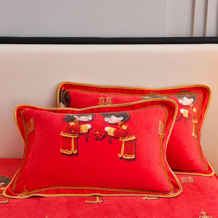 91家纺网 家纺一手货源 找家纺  妮恒美 2025新款牛奶绒印花床裙款四件套法莱绒四件套珊瑚金貂绒四件套 喜结良缘