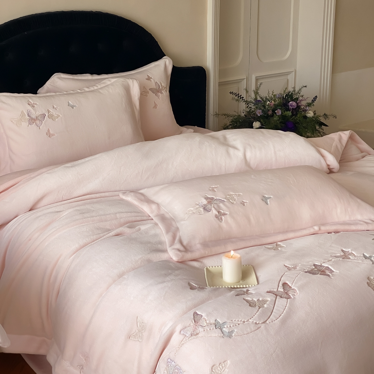 91家纺网 家纺一手货源 找家纺 （总）云栖家居 2025秋冬新款加厚纯色刺绣牛奶绒四件套-福蝶多多