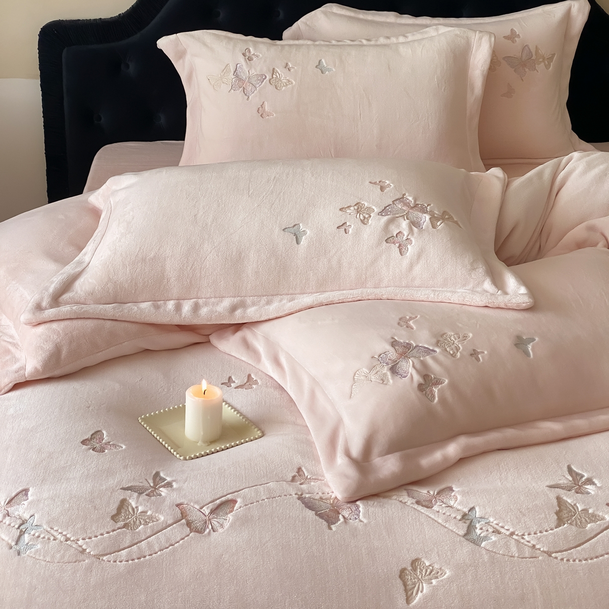 91家纺网 家纺一手货源 找家纺 （总）云栖家居 2025秋冬新款加厚纯色刺绣牛奶绒四件套-福蝶多多