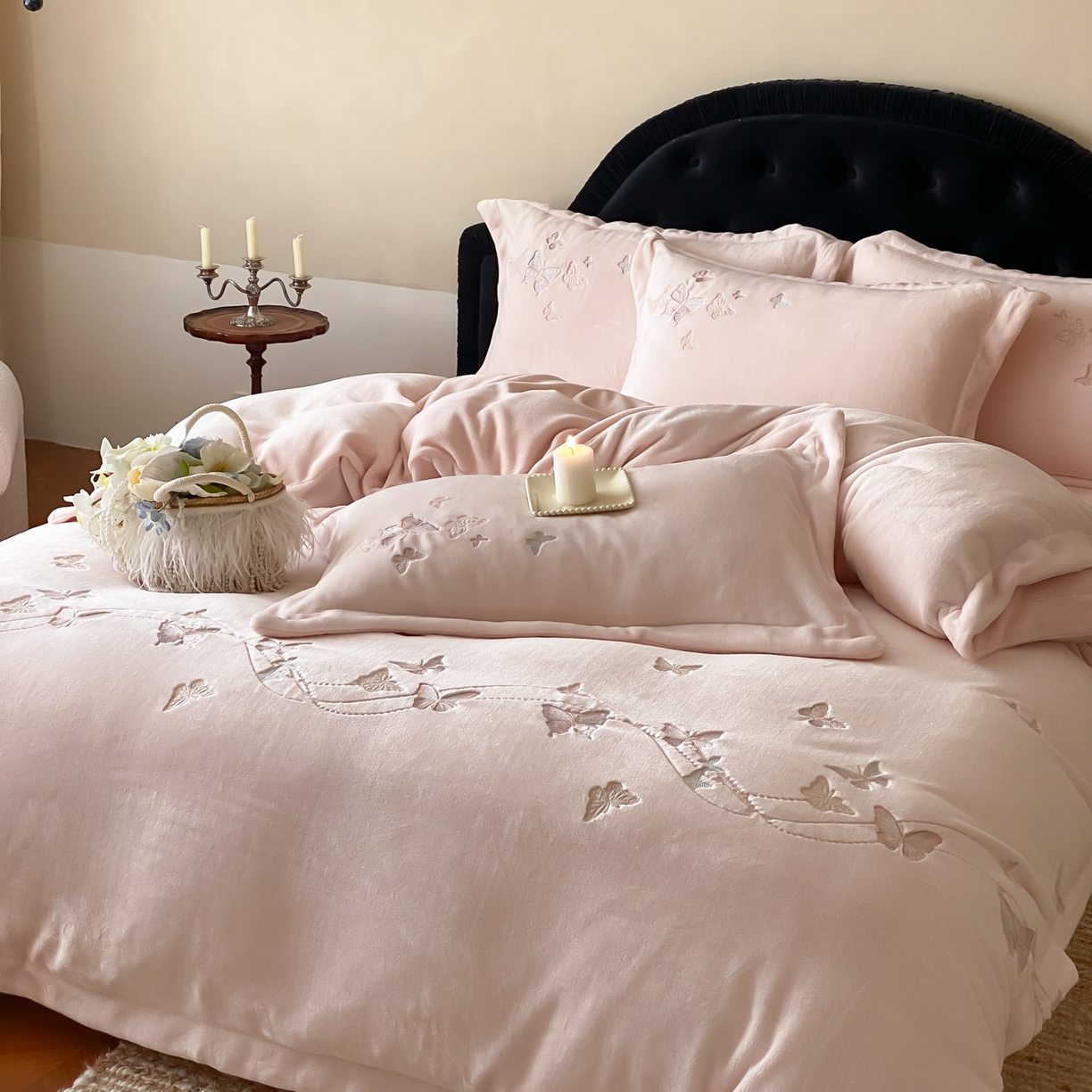 91家纺网 家纺一手货源 找家纺 （总）云栖家居 2025秋冬新款加厚纯色刺绣牛奶绒四件套-福蝶多多