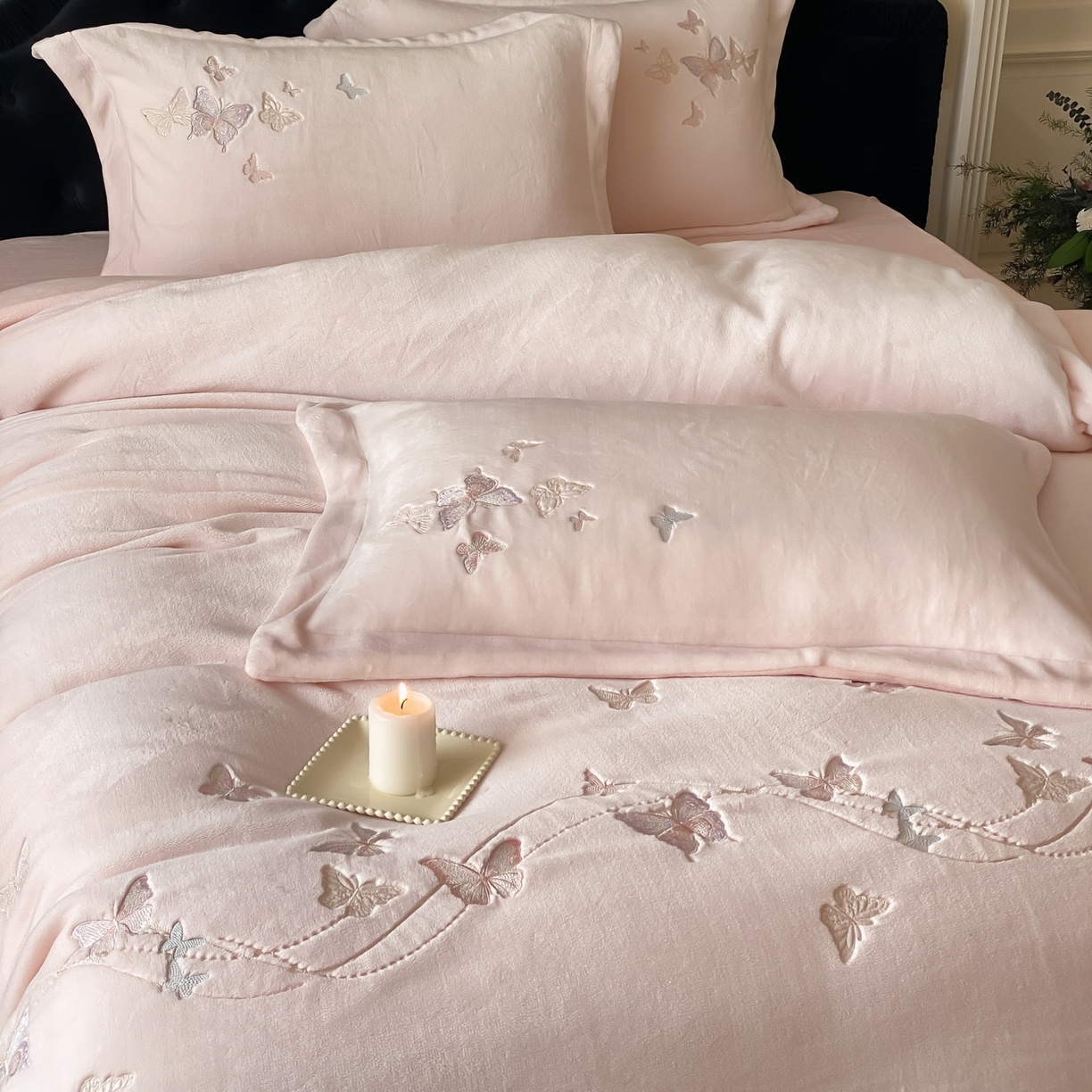 91家纺网 家纺一手货源 找家纺 云栖家居 2025秋冬新款加厚纯色刺绣牛奶绒四件套-福蝶多多 福蝶多多-粉