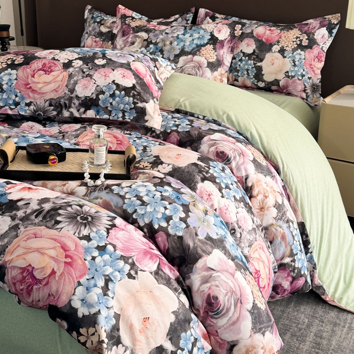 91家纺网 家纺一手货源 找家纺 桔禾家纺 2025新款田园花卉小清新直播加厚植物羊绒四件套高克重磨毛跨境四件套 大量现货 沁香花语