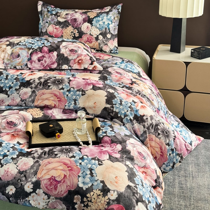 91家纺网 家纺一手货源 找家纺 桔禾家纺 2025新款田园花卉小清新直播加厚植物羊绒四件套高克重磨毛跨境四件套 大量现货 沁香花语