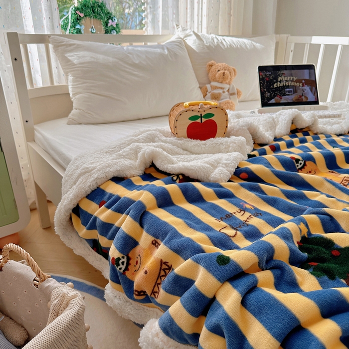 91家纺网 家纺一手货源 找家纺 桃子家居 2025新款A类ins圣诞新年秋冬限定款加厚牛奶绒羊羔绒毛毯多功能毯 绒毛毯-MT圣诞雪人蓝