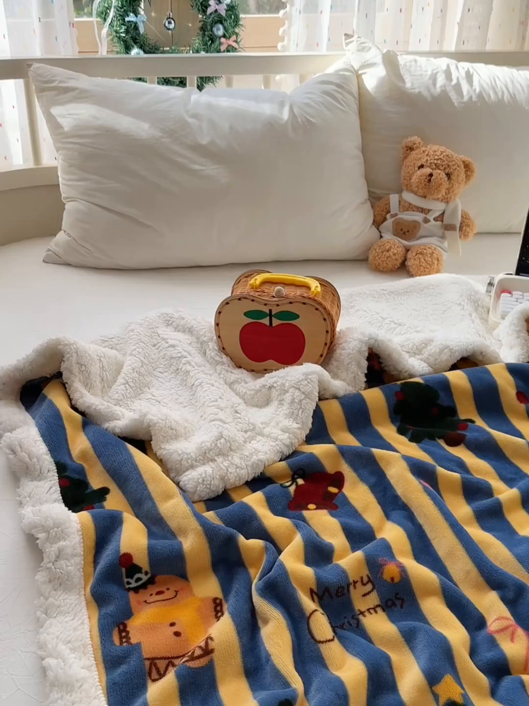 91家纺网 家纺一手货源 找家纺 桃子家居 2025新款A类ins圣诞新年秋冬限定款加厚牛奶绒羊羔绒毛毯多功能毯 绒毛毯-MT圣诞雪人蓝