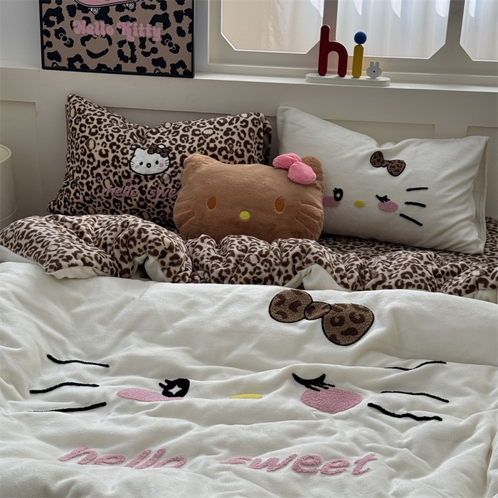 91家纺网 家纺一手货源 找家纺 （总）奈颜 2025新款大版牛奶绒毛巾绣四件套实拍图豹纹猫系列