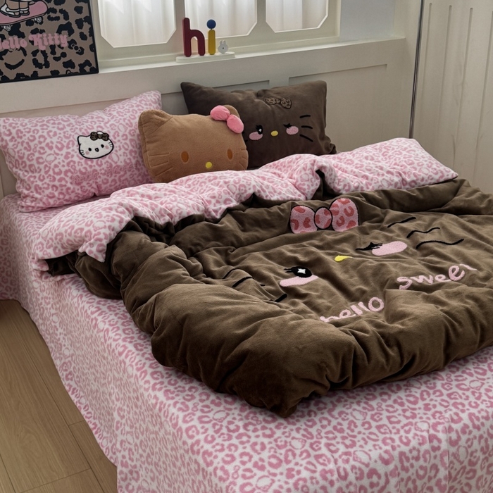 91家纺网 家纺一手货源 找家纺 奈颜 2025新款大版牛奶绒毛巾绣四件套实拍图豹纹猫系列 豹纹猫-粉