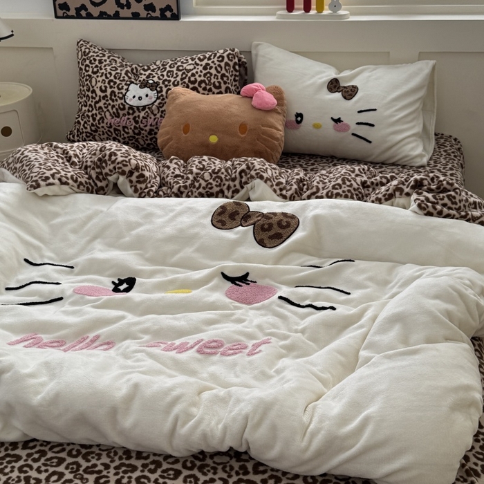 91家纺网 家纺一手货源 找家纺 （总）奈颜 2025新款大版牛奶绒毛巾绣四件套实拍图豹纹猫系列