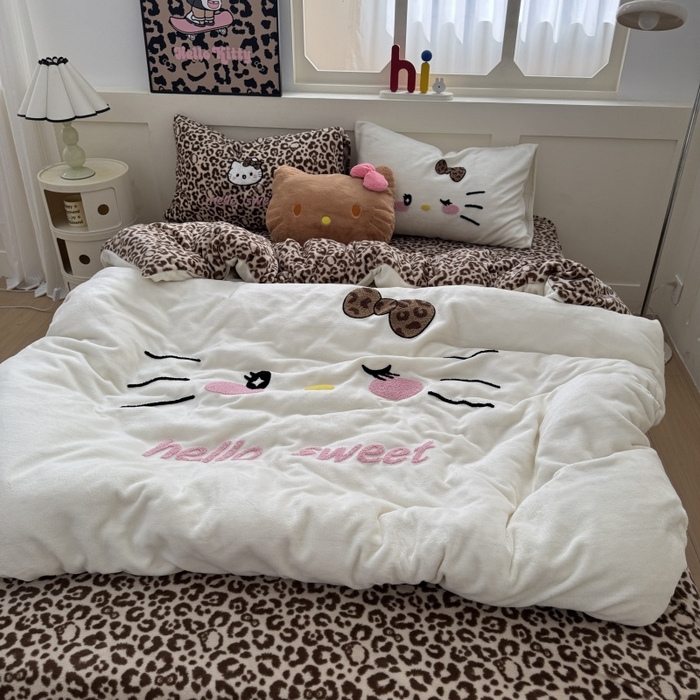 91家纺网 家纺一手货源 找家纺 （总）奈颜 2025新款大版牛奶绒毛巾绣四件套实拍图豹纹猫系列