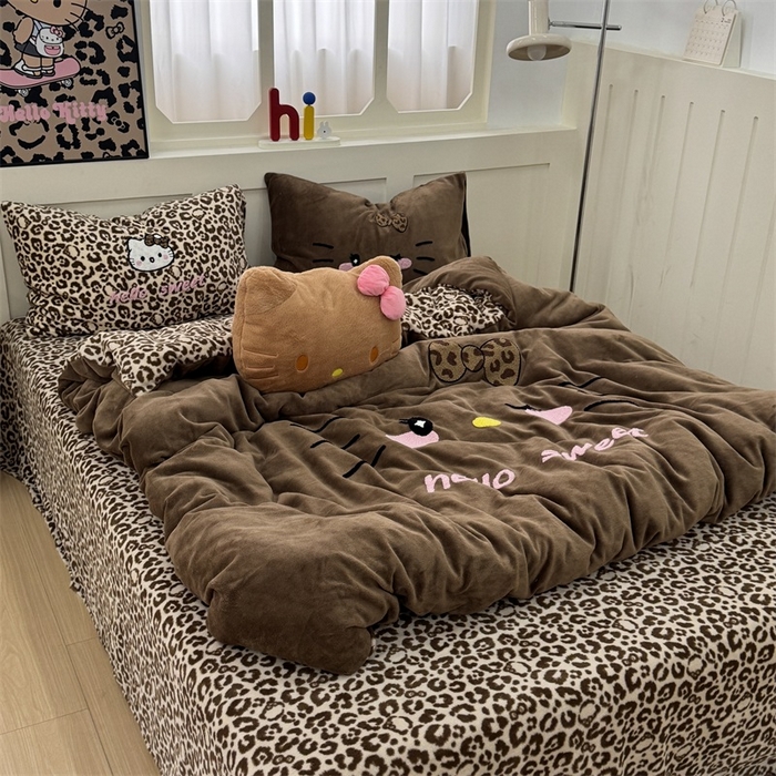 91家纺网 家纺一手货源 找家纺 （总）奈颜 2025新款大版牛奶绒毛巾绣四件套实拍图豹纹猫系列