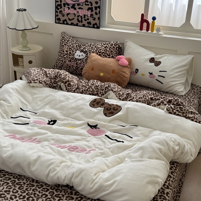 91家纺网 家纺一手货源 找家纺 奈颜 2025新款大版牛奶绒毛巾绣四件套实拍图豹纹猫系列 豹纹猫-白咖