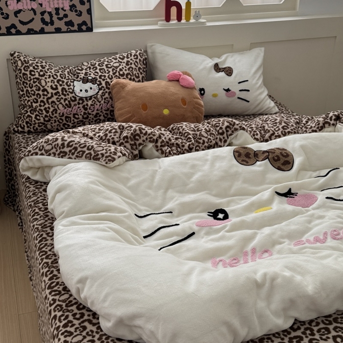 91家纺网 家纺一手货源 找家纺 奈颜 2025新款大版牛奶绒毛巾绣四件套实拍图豹纹猫系列 豹纹猫-白咖