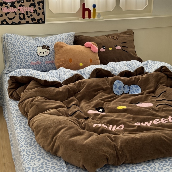 91家纺网 家纺一手货源 找家纺 奈颜 2025新款大版牛奶绒毛巾绣四件套实拍图豹纹猫系列 豹纹猫-蓝