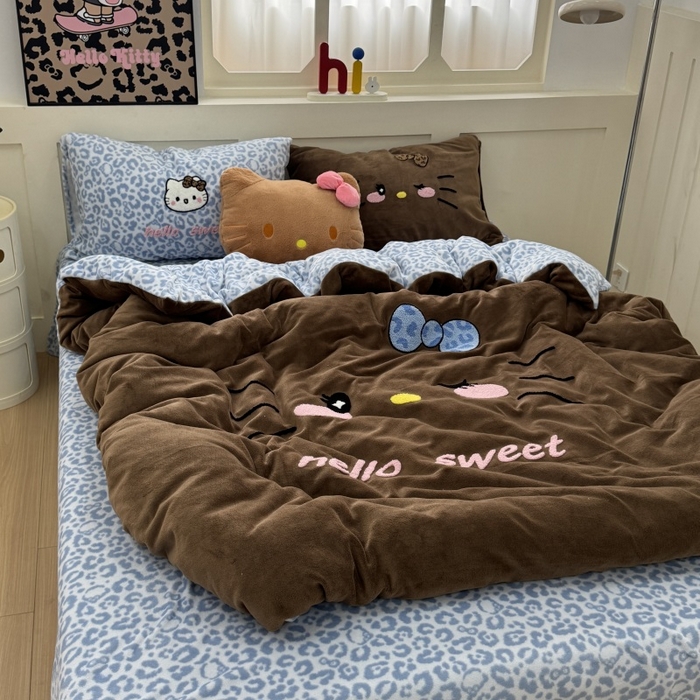 91家纺网 家纺一手货源 找家纺 奈颜 2025新款大版牛奶绒毛巾绣四件套实拍图豹纹猫系列 豹纹猫-蓝