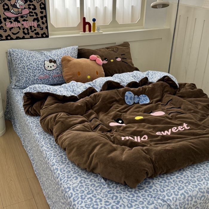 91家纺网 家纺一手货源 找家纺 奈颜 2025新款大版牛奶绒毛巾绣四件套实拍图豹纹猫系列 豹纹猫-蓝