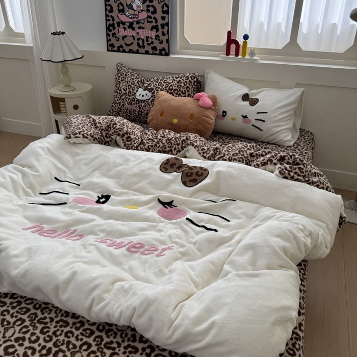 91家纺网 家纺一手货源 找家纺 奈颜 2025新款大版牛奶绒毛巾绣四件套实拍图豹纹猫系列 豹纹猫-白咖