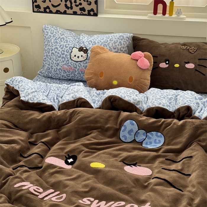 91家纺网 家纺一手货源 找家纺 奈颜 2025新款大版牛奶绒毛巾绣四件套实拍图豹纹猫系列 豹纹猫-蓝