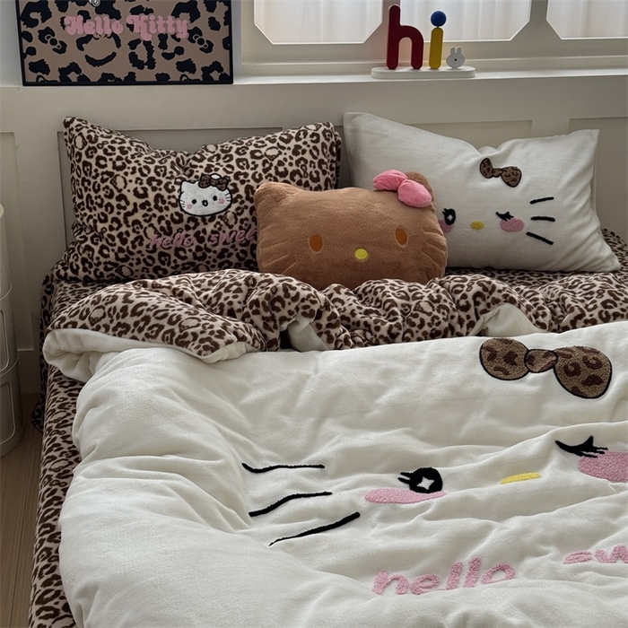 91家纺网 家纺一手货源 找家纺 奈颜 2025新款大版牛奶绒毛巾绣四件套实拍图豹纹猫系列 豹纹猫-白咖