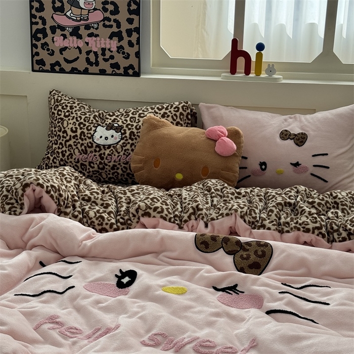 91家纺网 家纺一手货源 找家纺 奈颜 2025新款大版牛奶绒毛巾绣四件套实拍图豹纹猫系列 豹纹猫-粉咖