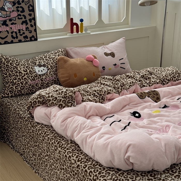 91家纺网 家纺一手货源 找家纺 奈颜 2025新款大版牛奶绒毛巾绣四件套实拍图豹纹猫系列 豹纹猫-粉咖