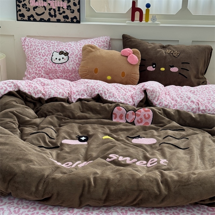 91家纺网 家纺一手货源 找家纺 奈颜 2025新款大版牛奶绒毛巾绣四件套实拍图豹纹猫系列 豹纹猫-粉