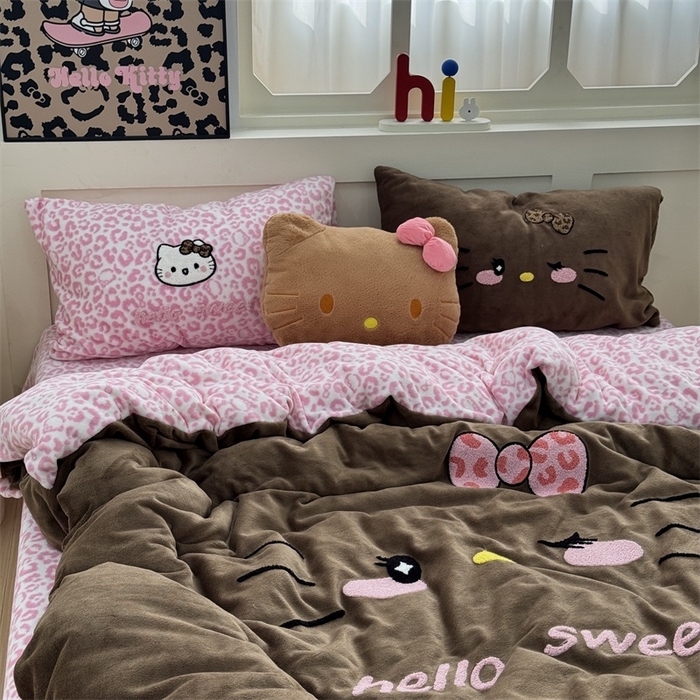 91家纺网 家纺一手货源 找家纺 奈颜 2025新款大版牛奶绒毛巾绣四件套实拍图豹纹猫系列 豹纹猫-粉